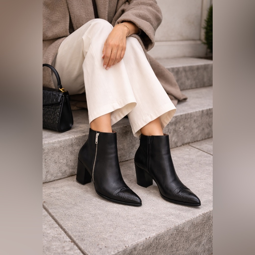 Donald J Pliner Voltz Black Leather Ankle Boots Size 9M Italy